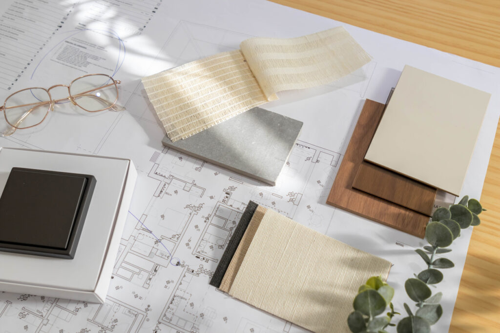 Indépendant ou employé : quel choix pour un architecte d'intérieur ?