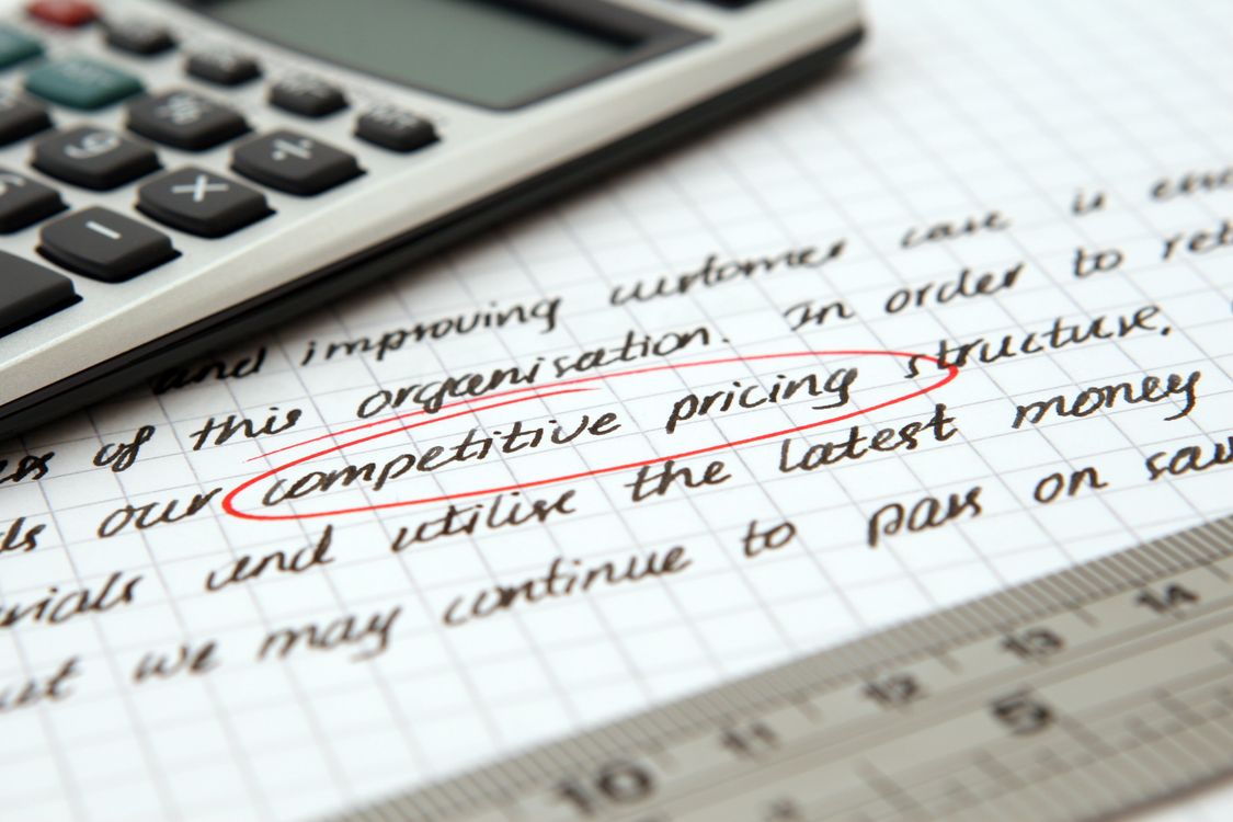 Tableau de calcul de prix de vente et marge sur ordinateur portable