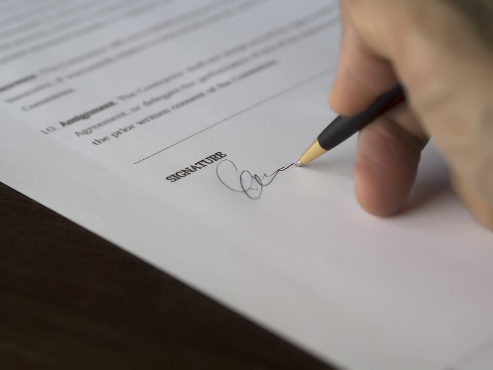 Contrat de travail avec clause de non-concurrence sur un bureau