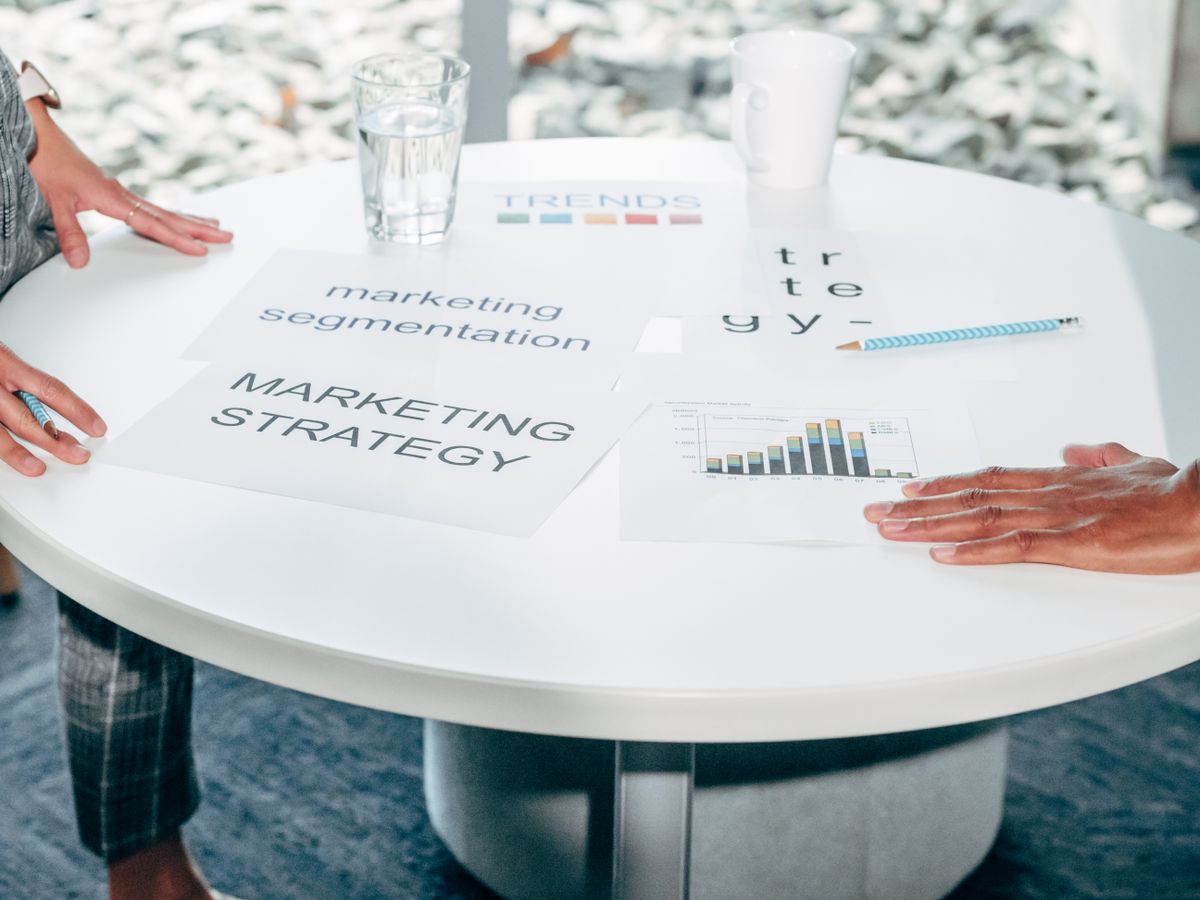 Analyse d'un tunnel de conversion étape par étape sur un tableau de bord web
