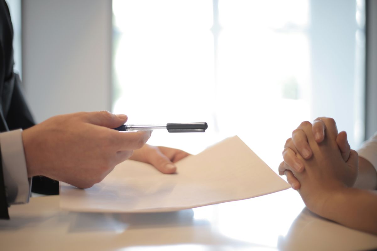 Signature d'un accord de confidentialité entre deux parties commerciales