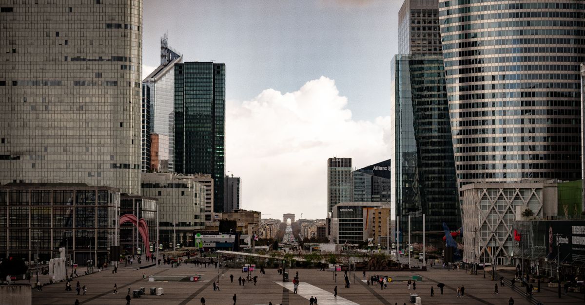 Vue aérienne du quartier d'affaires de La Défense à Paris
