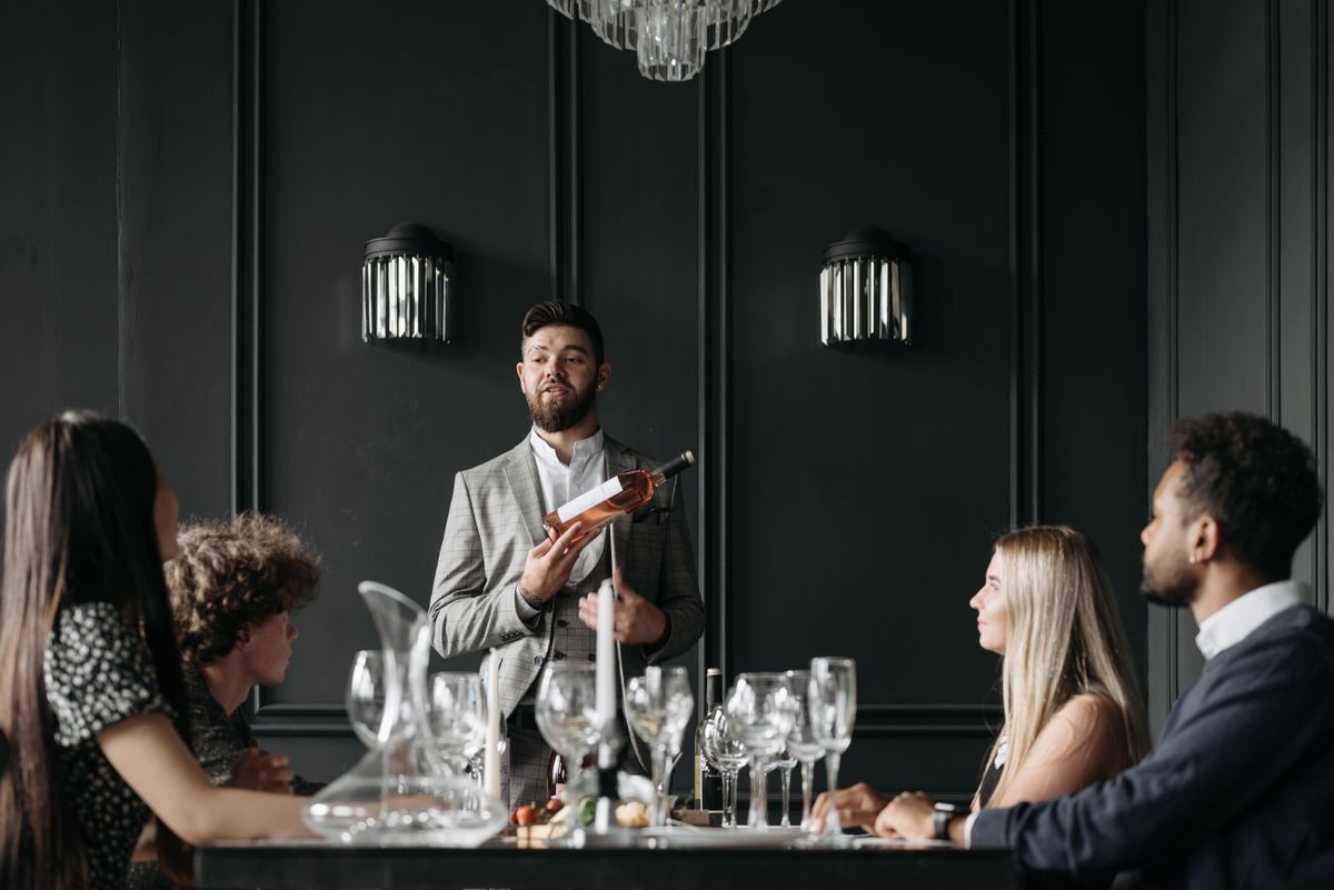 Session de formation WSET avec dégustation professionnelle